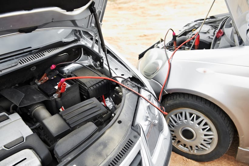 Cosas útiles que siempre debes tener en tu auto en caso de un percance