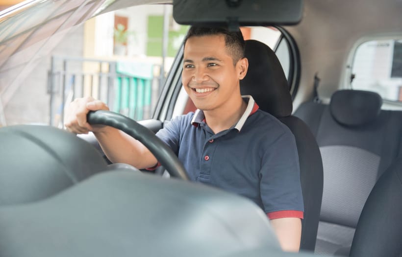 ¿Cómo afecta tu condición de estudiante a tu seguro de carro?