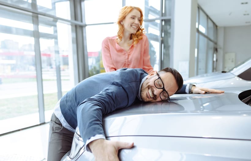 ¿Cómo hacer que mi carro huela a nuevo?