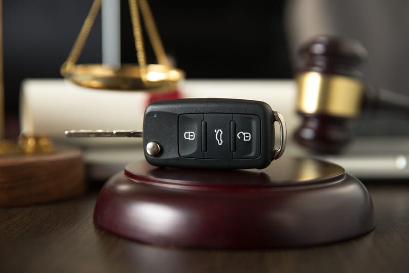 ¿Puede alguien demandarme por un accidente automovilístico si no tengo seguro?