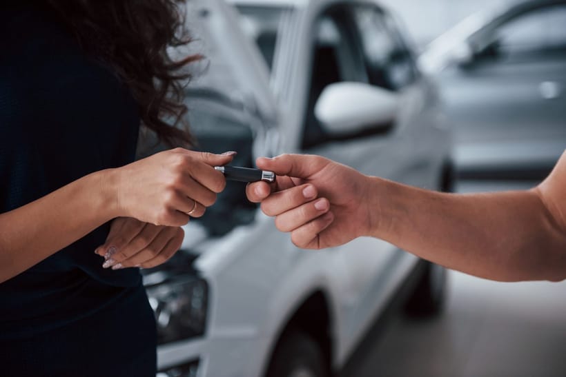 ¿Puedo comprar un auto en Estados Unidos con visa de turista?