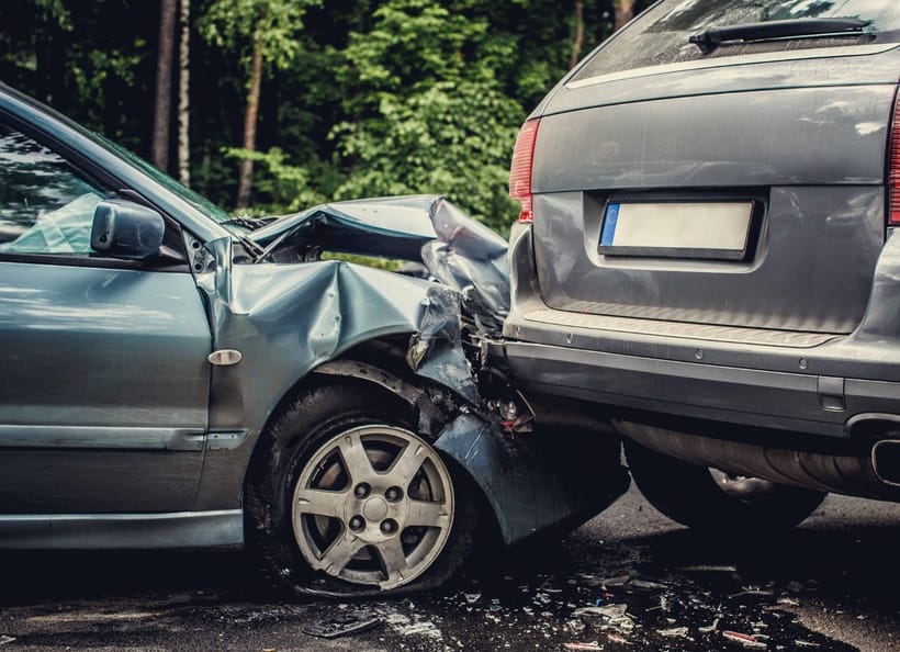 ¿Qué hacer cuando le pegas a un carro?: Guía práctica y legal paso a paso