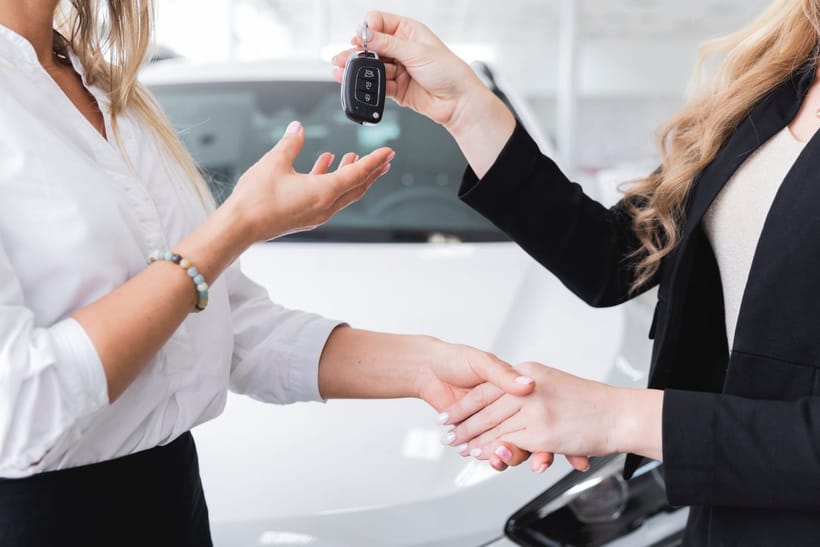 ¿Qué necesito para comprar un carro en un dealer? Guía completa paso a paso