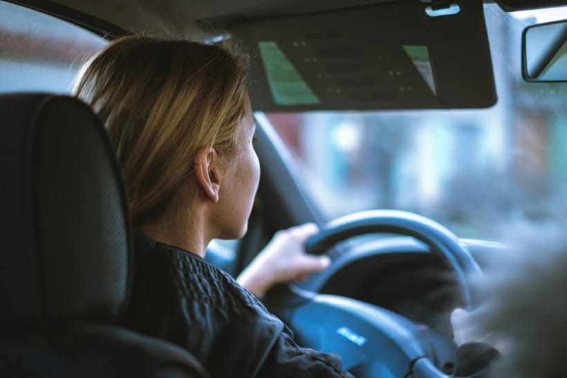 ¿Qué pasa si alguien más usa mi auto y tiene un accidente vehicular?
